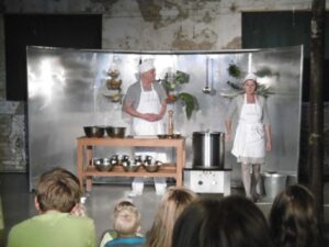 Theater EigenArt: Die Kartoffelsuppe — Foto